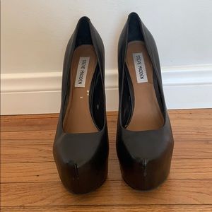Steve Madden Dejavu Platform Pumps